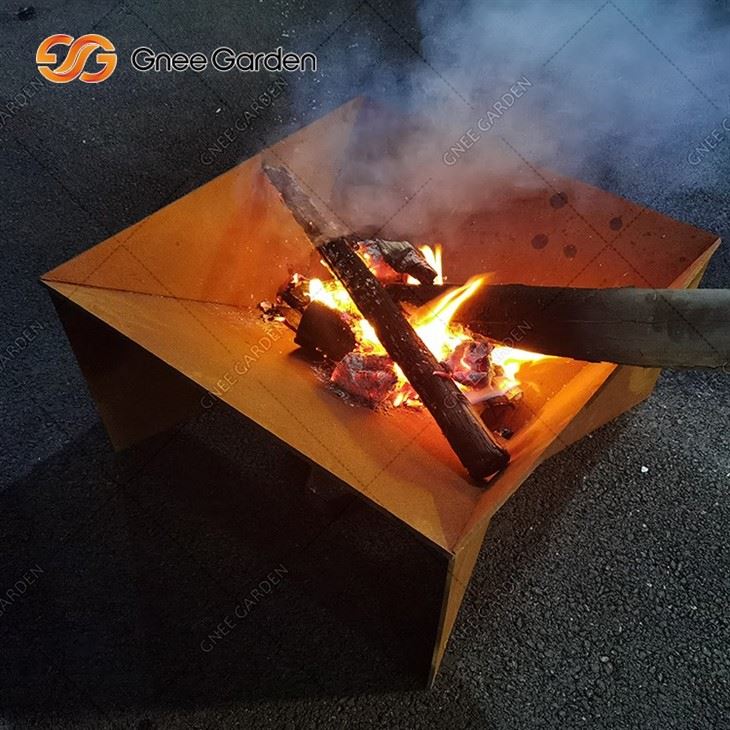 Rustic Metal Square Shape Fire Pit For Outdoor