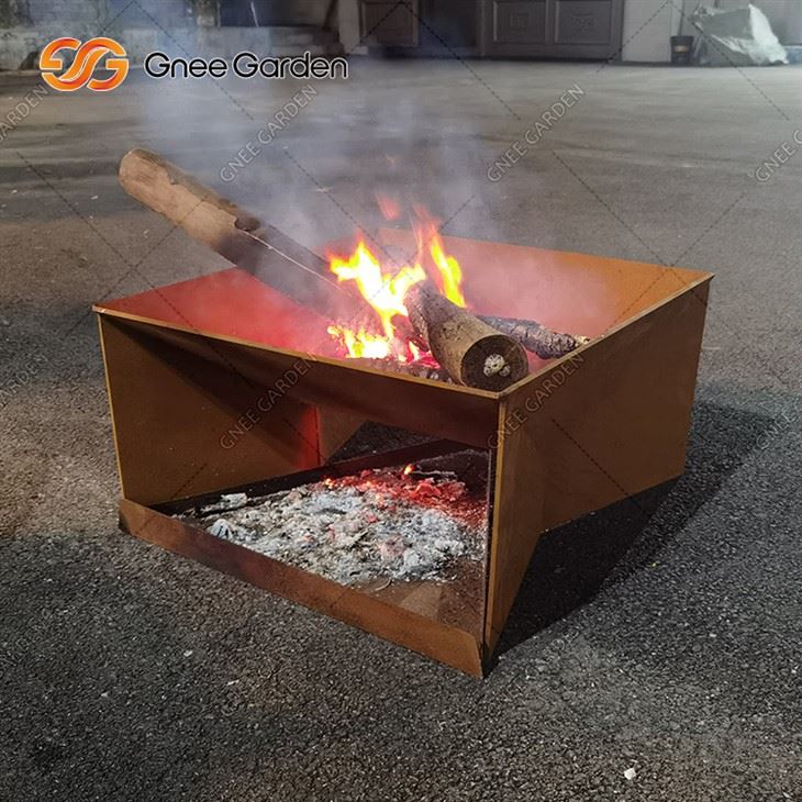 Pozo de fuego de forma cuadrada de metal rústico para exteriores