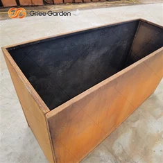 Jardinera de flores con borde de jardín de acero corten